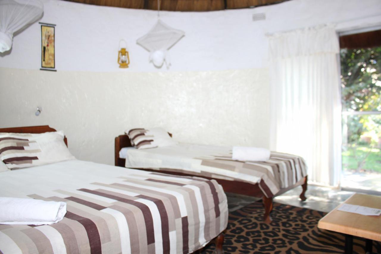 Reed Mat Lodge Лусака Экстерьер фото