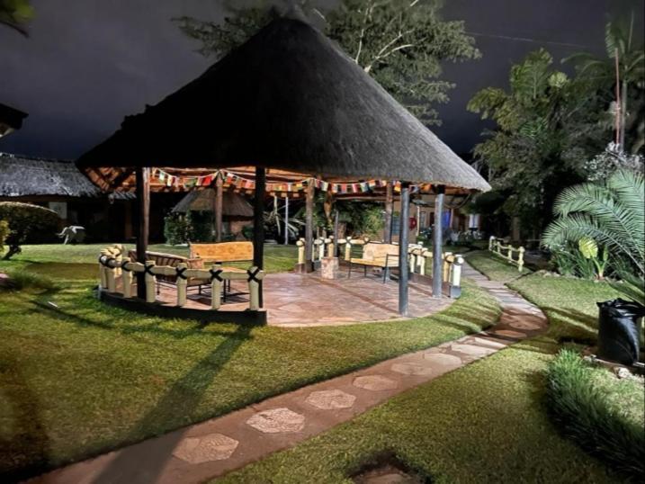 Reed Mat Lodge Лусака Экстерьер фото
